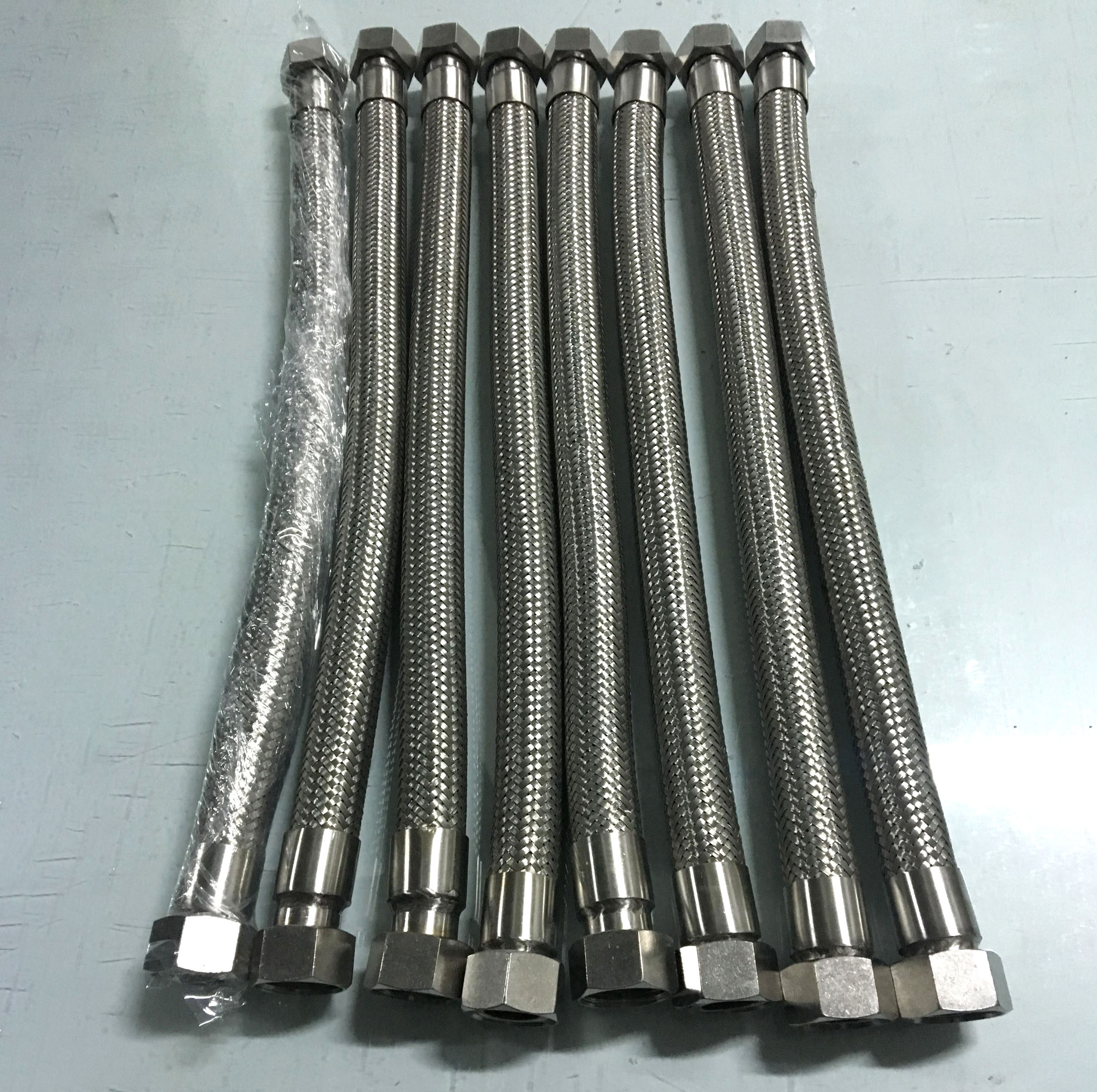 金属软管.jpg 金属软管.jpg